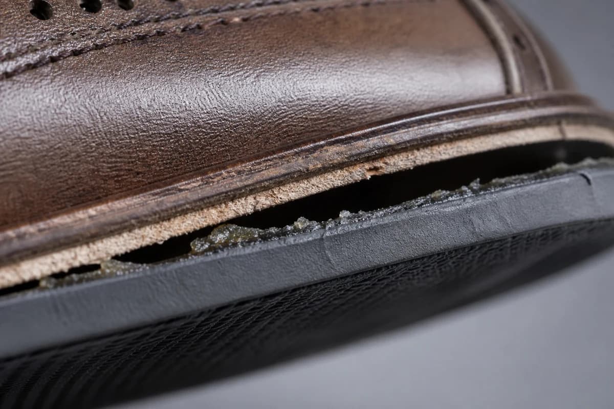 Macro of a clean sole separation gap showing candidates for shoe sole reglue Dubai